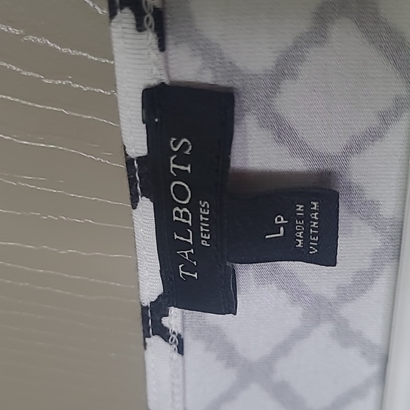 Talbots petites print stretch front lined top size large - Picture 2 of 4